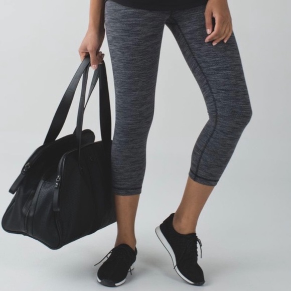 Lululemon Wunder Under Crop II | Size 4 - Picture 5 of 6